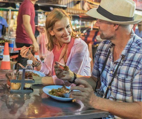 couple streetfood street food shopping thailand 5-2